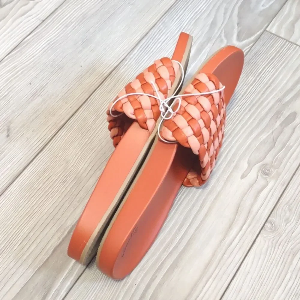(62-1420)  Universal Thread  Polly Sandals Size 6.5